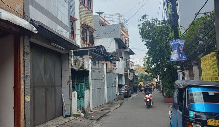 di Dijual rumah daerah krendang barat
Luas 6 x17 ( ngantok ke belakang)
Luas T 102 m2. Luas b 200 m2. B 2 Lt. Kmr 2 . Wc 2 . Surat SHM
PLN 165000 . Lia lim MR GI 0878xxxxxxxxDijual ruko Hayam Wuruk cocok buat kantor. JNE online Shopee. Kost kost tempa