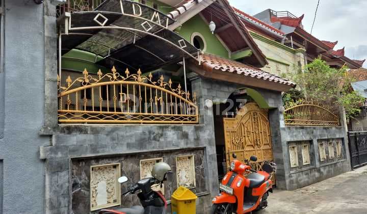 Rumah Clasik 2 Lantai Area Denpasar Barat