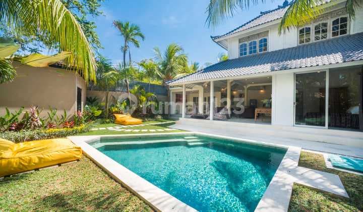 Beautiful Ready-to-Use Strategic Villa in Seminyak Bali