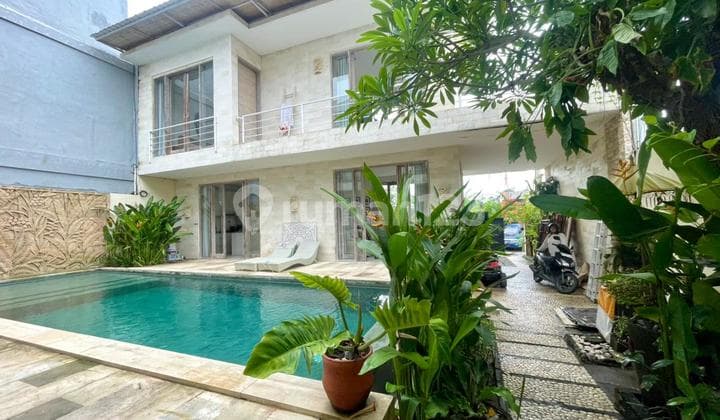 Modern Villa Furnished Siap Pakai di Kerobokan Seminyak