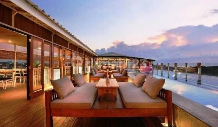 Beautifully Strategic Hotel near Petitenget Beach, Seminyak