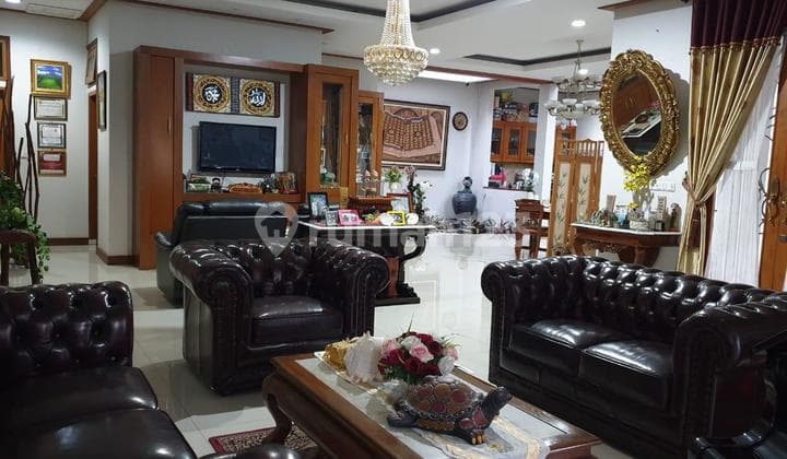Dijual Rumah Mewah Cantik Luas Lux Bagus Terawat Siap Huni Bangunan 3 Lantai Ada Tempat Gym dan Billiard di Setrasari Tengah Kota Bandung