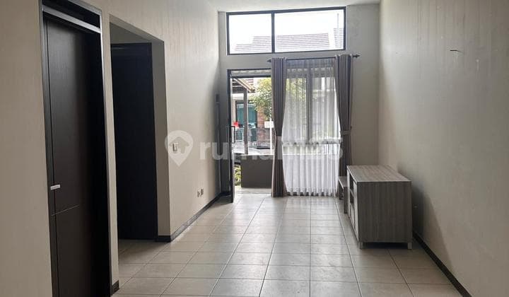 Disewakan Rumah Cantik Bagus Terawat Siap Huni bisa Nego Carport Sudah Ada Canopy di Tatar Simakirana Kota Baru Parahyangan