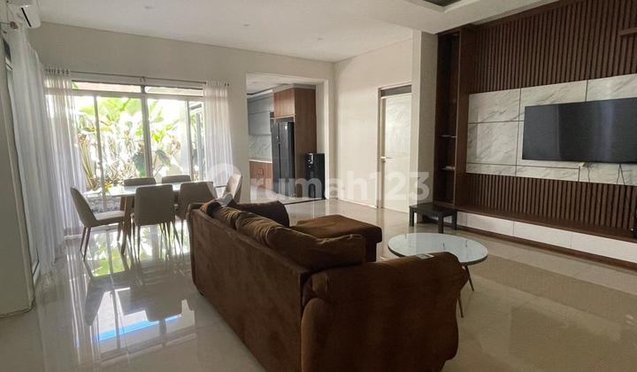Disewakan Rumah Cantik Bagus Terawat Siap Huni Full Furnished 2 Lantai bisa Nego di Tatar Wangsakerta 2 Kota Baru Parahyangan