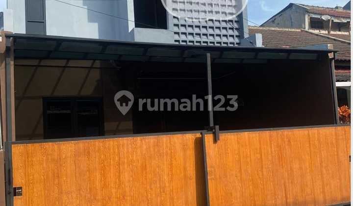 Dijual Rumah Baru Cantik Bagus Siap Huni Pintu Depan Smart Ada Malkon Sudah ada Jalur AC Wter Heater Kanovi Kaca di Taman Kopo Indah 2 Patung Kuda