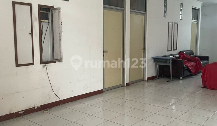 Jual Ruang Usaha(Gedung+Kantor+Kos) Luas Bagus Terawat Siap Huni Cocok untuk Klinik Tempat Kursus Bank Gedung Kantor Lapangan Olahraga Kostan Rumah Tinggal bisa Masuk Double Engkle Ruangan Banyak di Sumber Sari