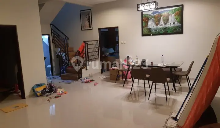 Dijual Cepat Turun Harga Rumah Luas Bagus Lux Siap Huni Hadap Utara Bangunan 2 Lantai Renov Tahun 2018 di Singgasana Pradana