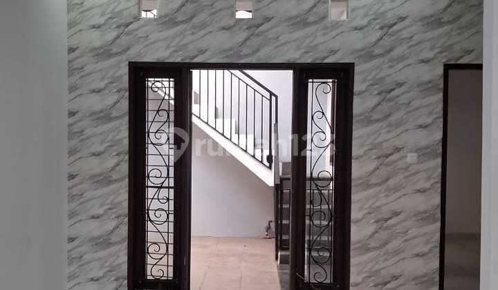 Dijual Rumah Bagus Cantik Terawat Siap Huni Listrik Token bisa Nego Hadap Barat SHM di Taman Kopo Indah 3