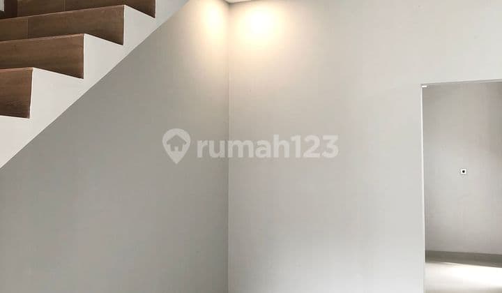 Dijual Rumah Baru Cantik Bagus Siap Huni Ada Gudang Lokasi Cluster Favorite di Taman Kopo Indah 3