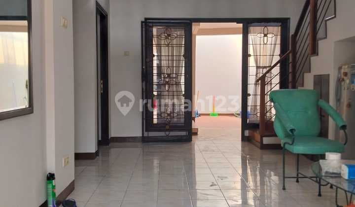 Disewakan Rumah Bagus Terawat Siap Huni Semi Furnished 2 Lantai Ada Mezanine Nego di Tatar Wangsakerta Kota Baru Parahyangan