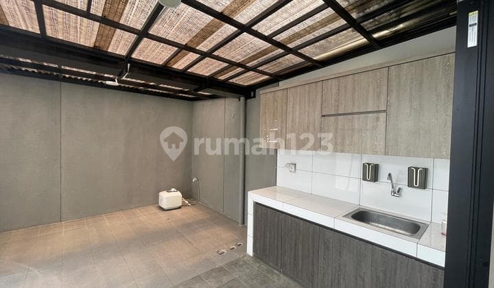 Disewakan Rumah Bagus Terawat Siap Huni Carport Ada Canopi Taman Belakang sudah Kanopi dan Tehel di Tarubhawana KBP