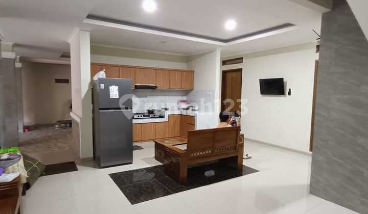 Jual Rumah Kost Bagus Cantik Luas Terawat Siap Huni Full Furnished Dekat Telkom Transmart Buah Batu Mayapada Hospital Panghegar Waterboom Borma Toserba Lantai 5,5 di Dayeuh Kolot Bandung