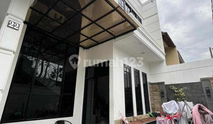 Dijual Bu Rumah Bagus Cantik Terawat Siap Huni Bangunan 2,5 Lantai Full Furnished Ada Balkon dan Servise Area di Gegerkalong Bandung Utara