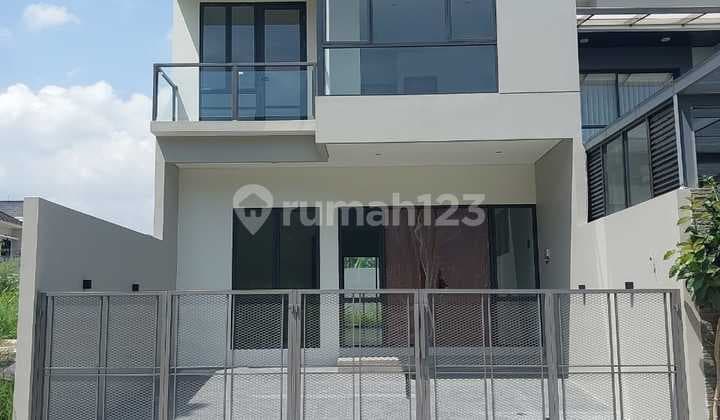 Dijual Rumah Baru Bagus Cantik Luas Siap Huni 2 Lantai Hadap Barat di Setraduta Grande