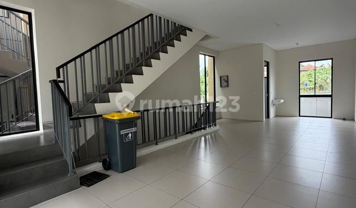 For Sale: Corner Shop House 1, Beautiful, Well-Maintained, Move-In Ready, Very Spacious Basement, Negotiable, Natural Lighting in Pancatengah.