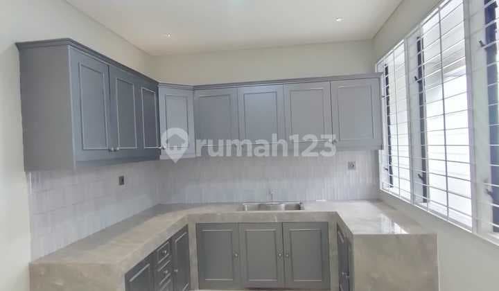 Dijual Rumah Bagus Cantik Terawat Siap Huni Full Renovasi Ada Canopy Depan Instalasi Pipa Air Kabel Listrik Baru Ganti Plafon Baru Ganti di Taman Hoolis Indah 1 Blok C