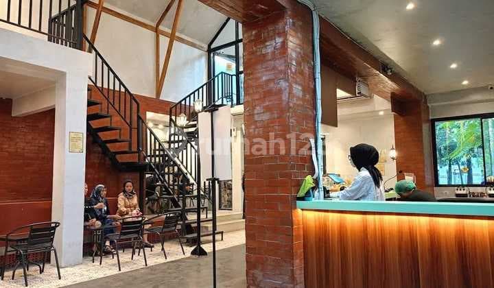 Disewakan Ruang Usaha Luas Bagus Terawat Cocok untuk Coffe Shop Cafe Resti Lokasi Strategis Dekat Pusat Perkantoran dan Perbelanjaan Tengah Kota 2 Lantai di Talaga Bodas