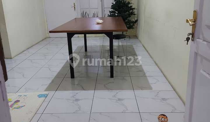 Dijual Cepat Rumah dengan Tanah Luas Ruang Blong Bagus Terawat Siap Huni di Taman Kopo Indah 1