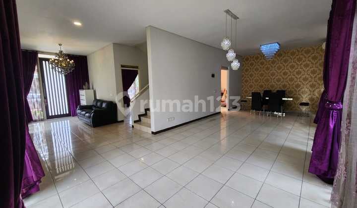 Sewa Rumah Bagus Lux Cantik Luas Terawat Siap Huni Full Furnished di Kota Baru Parahyangan
