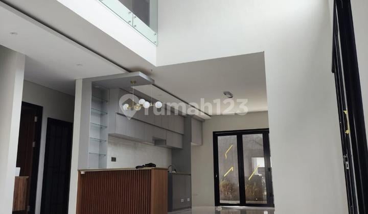 Dijual Rumah Baru Bagus Luas Lux Terawat Siap Huni Ada Taman Depan dan Belakang di Setiabudi Regensi