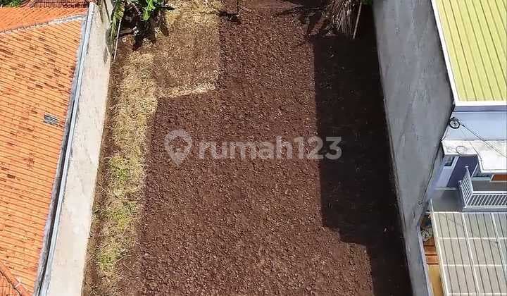 Land for sale, ready for building a house or villa. Strategic location with a beautiful and cool environment. Road already paved in Sariwangi.