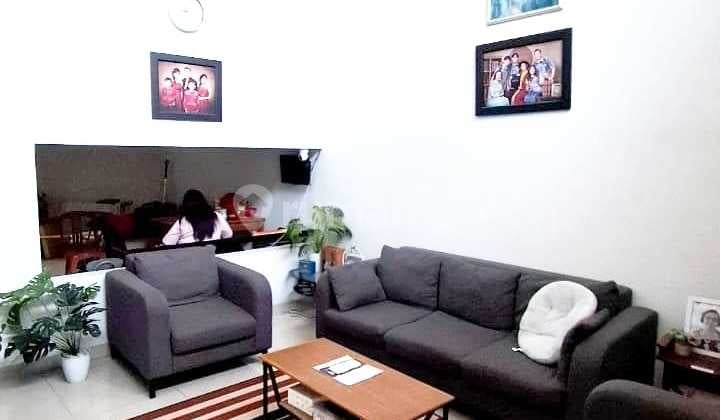 Dijual Rumah Bagus Terawat Siap Huni Full Furnished 2 Lantai Hadap Barat di Kopo Safira