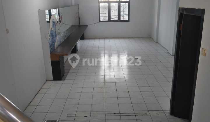 Disewakan Ruko Bagus Terawat Siap Huni Pusat Kota 2 Pantry Cocok untuk Kuliner di Sayap Lengkong