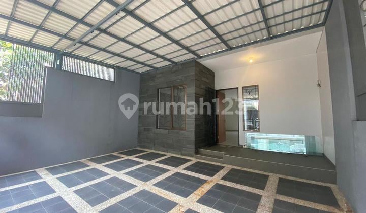 Dijual Rumah Baru Minimalis Bagus Terawat Siap Huni Full Granit Full Tranlis Besi Beton Strategis Pusat Kota Dekat Kemana Mana di Kembar Timur