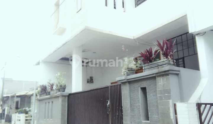 Dijual Rumah Kost Bagus Luas Cantik Terawat Aktif Siap Huni Dekat Kampus 3 Lantai di Cikutra