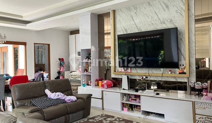 Dijual Rumah Murah Banget Bagus Cantik Lux Luas Terawat Siap Huni Full Furnished Ada Kolam Renang Taman Luas Bangunan 2 Lantai di Tengah Kota di Srimahi