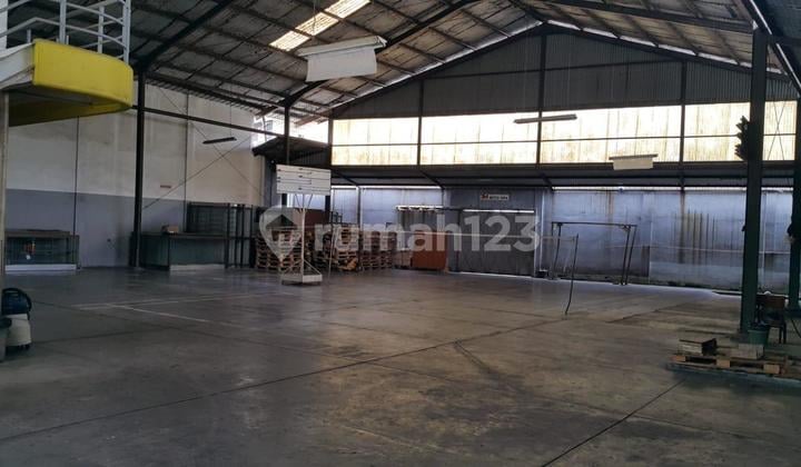 Jual/Sewa Ruko dan Gudang Bagus Luas Cantik Terawat Siap Huni Lokasi Strategis Cocok untuk Kantor Gudang Ruang Pertemuan bisa Nego di Jalan Raya Kopo