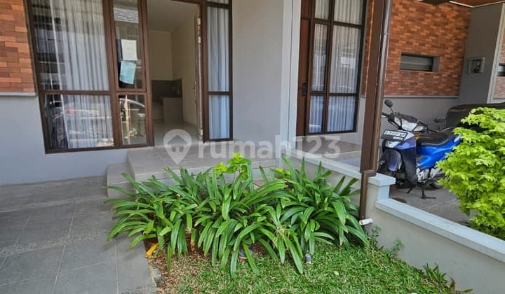 Disewakan Rumah Ada Ac Gordyn Canopy Cakep Dekat Kolam Renang Apartment