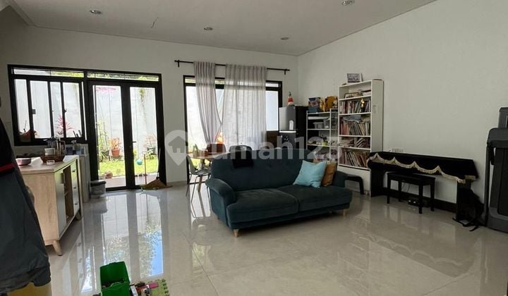 Disewakan Rumah di Cigadung Dago Semi Furnish