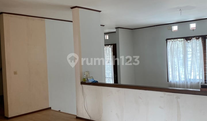 Rumah di Setra Duta SHM