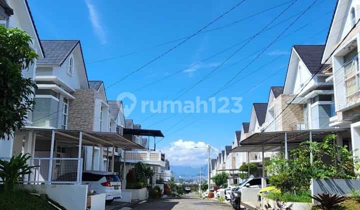Jual Rumah Cantik di Kolmas Cimahi Siap Huni 2Lantai