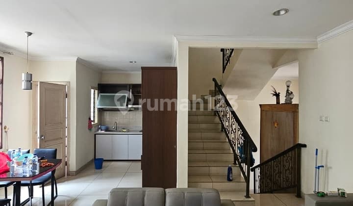 Sewa Rumah Furnished 2 Lantai di Pik Jakarta Utara