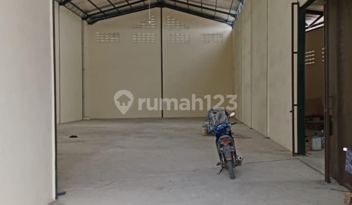 Disewakan Gudang Office 3 Lantai Daerah Teluk Naga Banten
