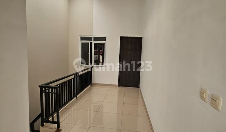 Sell Cheapest 4 Bedroom House in Tanjung Duren, West Jakarta