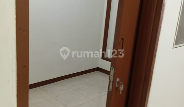 Sewa Rumah Murah Minimal 2 Thn 3 Kamar di Tanjung Duren Jakarta Barat