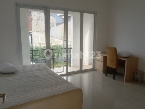 4-Bedroom House for Rent in Tomang, West Jakarta