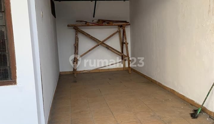 Sewa Rumah Lama Luas 3 Kamar di Grogol Jakarta Barat