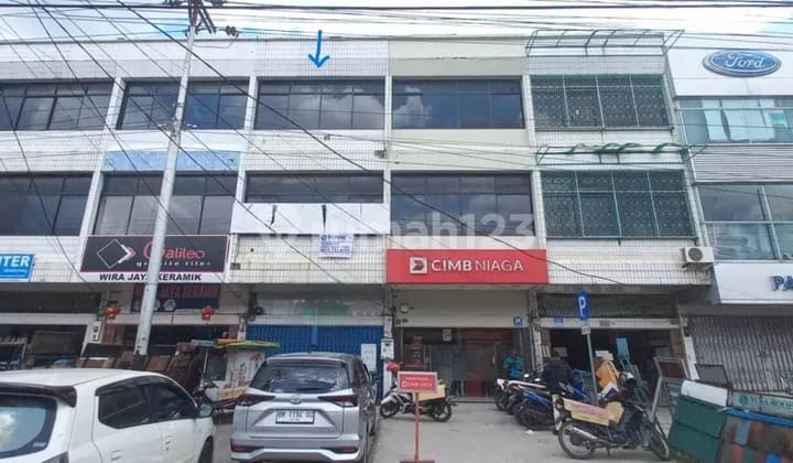 3-Storey Townhouse for Rent in Downtown Riau Street, Pekanbaru