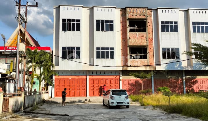 Ruko 3 Lantai Dijual Atau Disewakan di Jl. Air Hitam Tampan Pekanbaru
