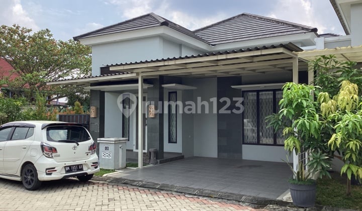 Rumah Komplek Cluster Full Keramik Posisi Hook Dijual di Jl. Parit Indah Pekanbaru.