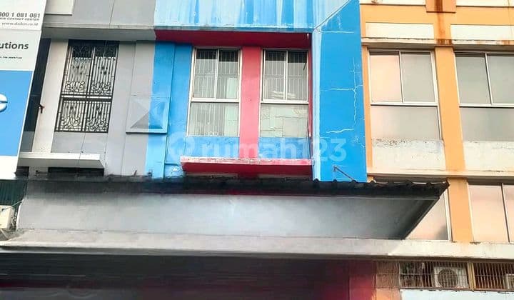 Quick Sale, Strategic Shop House on Main Boulevard Road