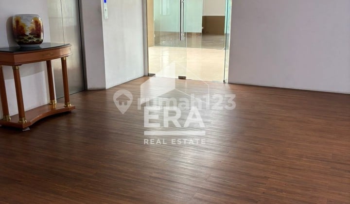 Office building for rent, 4th floor, in Tanah Abang, Central Jakarta.