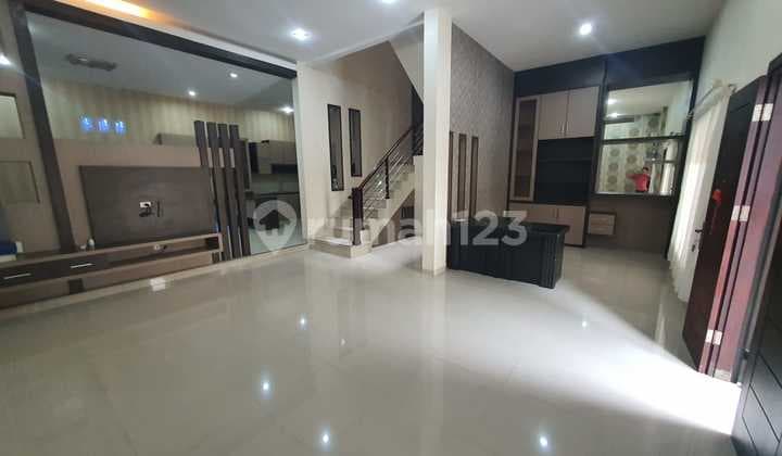 Villa Mewah Komplek Cemara Asri Jalan Azalea Siap Huni Mewah