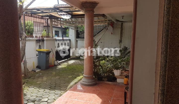 RUMAH LUAS BANGUNAN LAMA STRATEGIS DI DALAM KOMPLEK DI DUREN SAWIT JAKARTA TIMUR