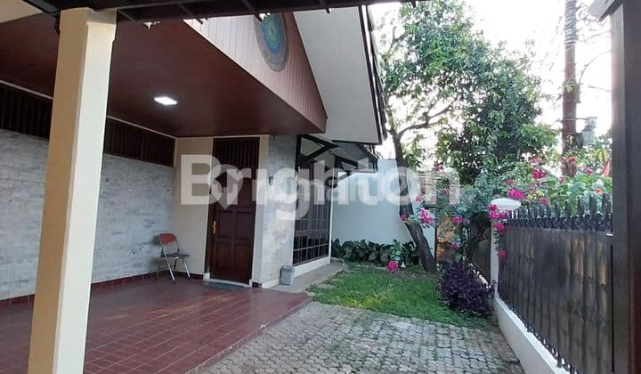 RUMAH BANGUNAN KOKOH DAN TERAWAT SIAP HUNI COCOK UNTUK HUNIAN DAN KANTOR LOKASI STRATEGIS DI PEJATEN JAKARTA SELATAN