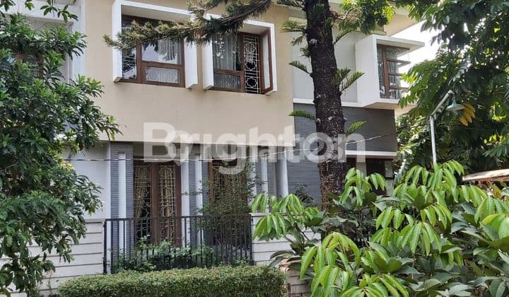 RUMAH ASRI TERAWAT DALAM KOMPLEK PERUMAHAN DI PINGGIR KOTA JAKARTA TIMUR SELANGKAH KE MALL AEON DAN IKEA